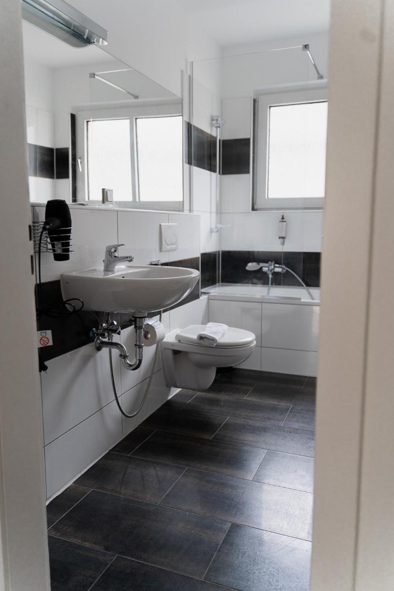 Gemuetliche & Individuelle Ferienwohnungen In Krefeld - Junik Apartments Phòng bức ảnh